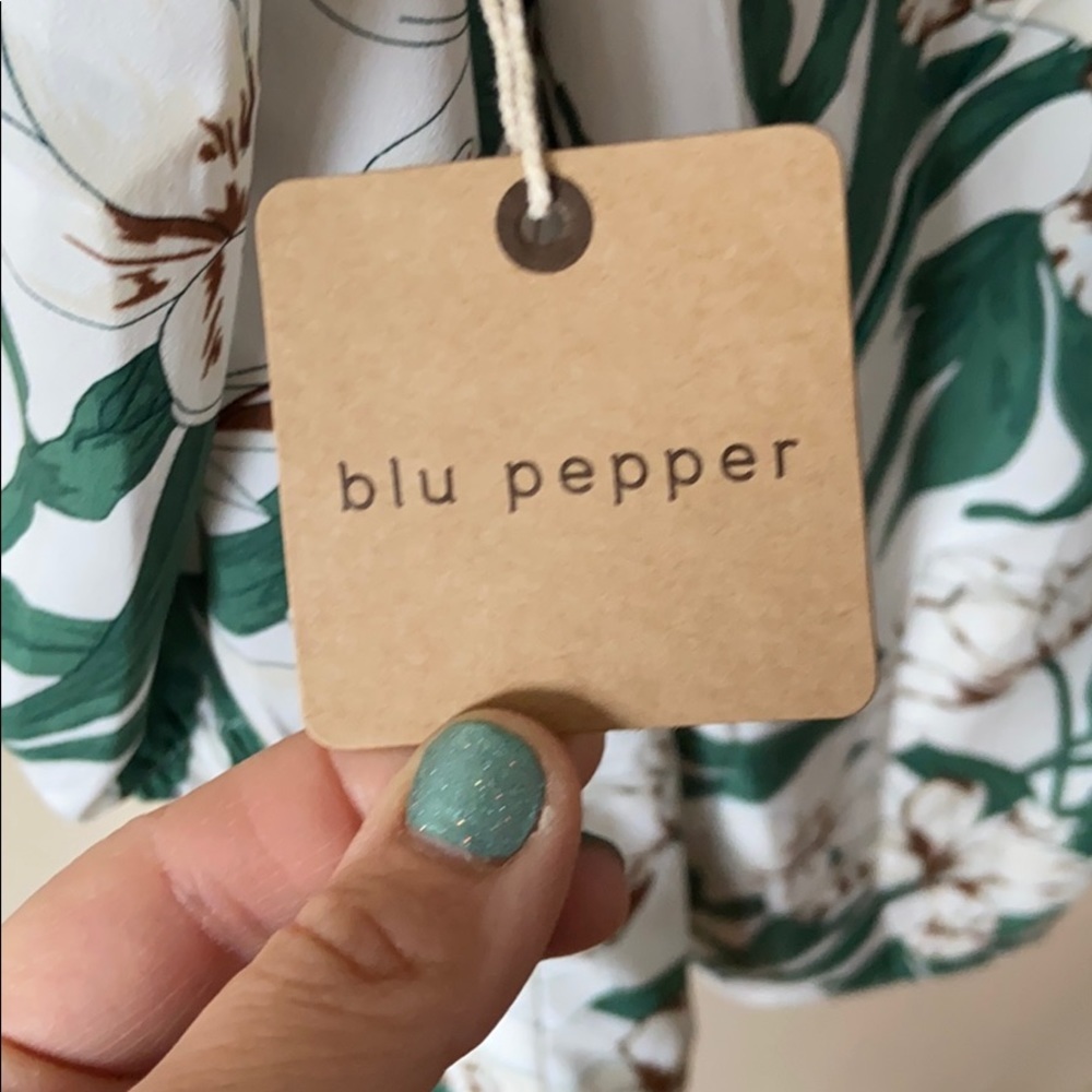 New Blu Pepper Floral cold shoulder Dress Green White Lillys Medium Short - Picture 5 of 5